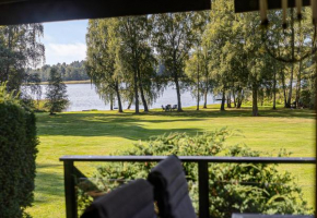 Dream location with lake view & Top location near in Bro